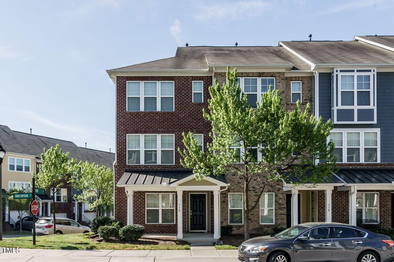 332 Dove Cottage Ln, Cary, NC 27519