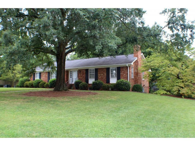 332 Shadowbrook Dr, Burlington, NC 27215