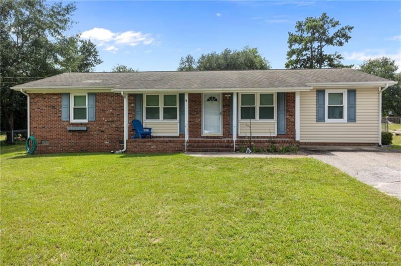 3320 Forest Lake Dr, Hope Mills, NC 28348