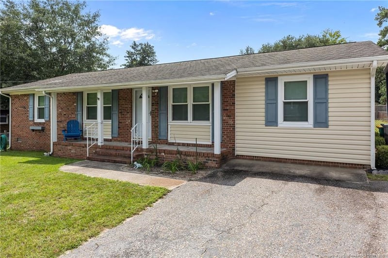3320 Forest Lake Dr, Hope Mills, NC 28348