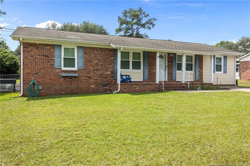 3320 Forest Lake Dr, Hope Mills, NC 28348