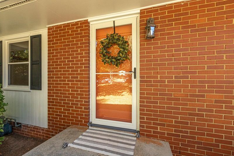 3321 Octavia St, Raleigh, NC 27606