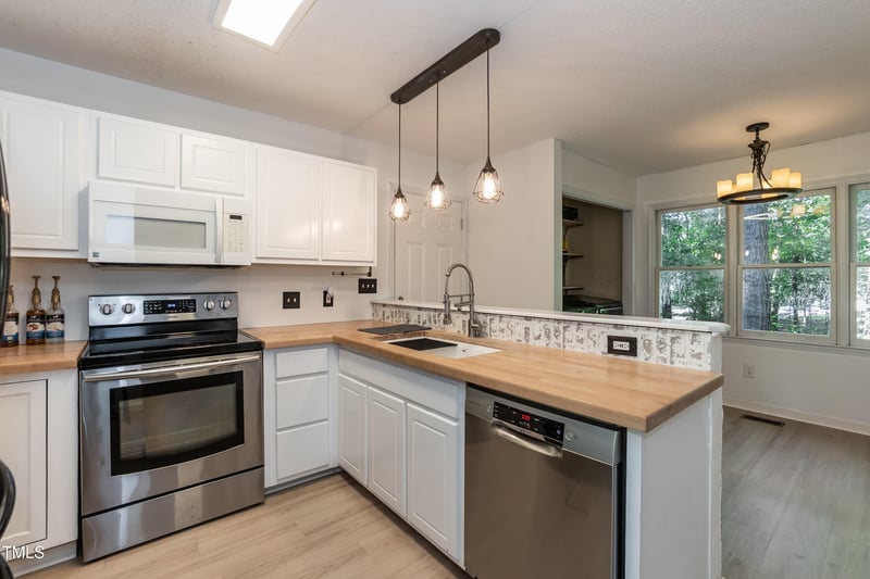 3323 Green Valley Dr, Sanford, NC 27330