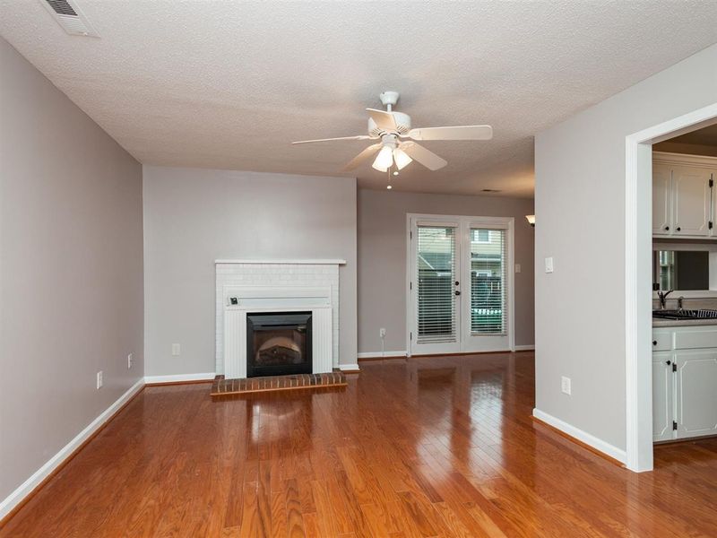 3323 Mill Rn #-, Raleigh, NC 27612