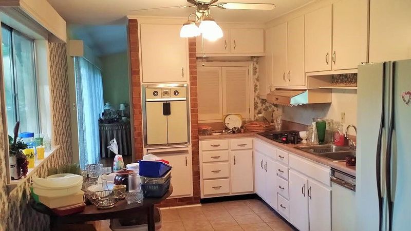 3323 Scott Dr, Raleigh, NC 27604
