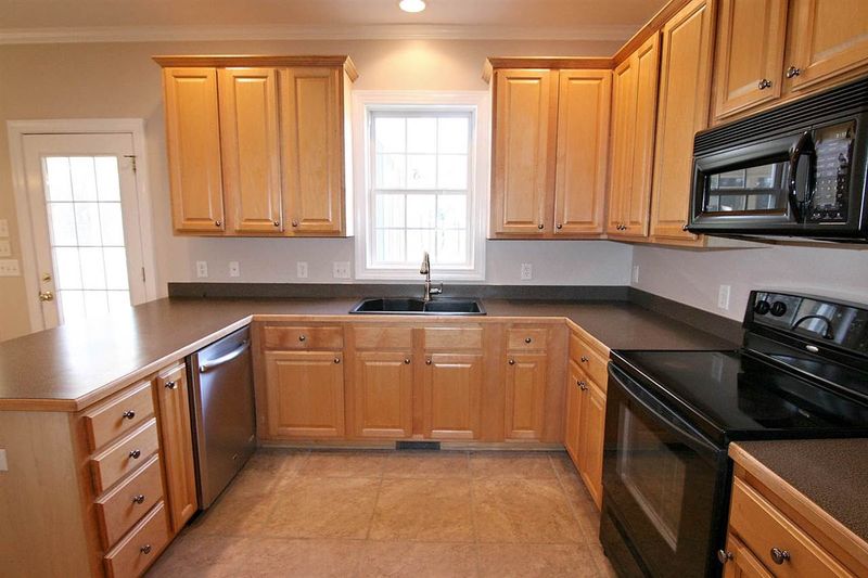 3325 Oaklyn Springs Dr, Raleigh, NC 27606
