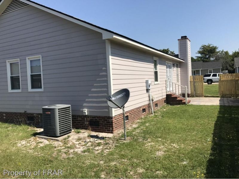 3327 Crosswinds Dr, Hope Mills, NC 28348