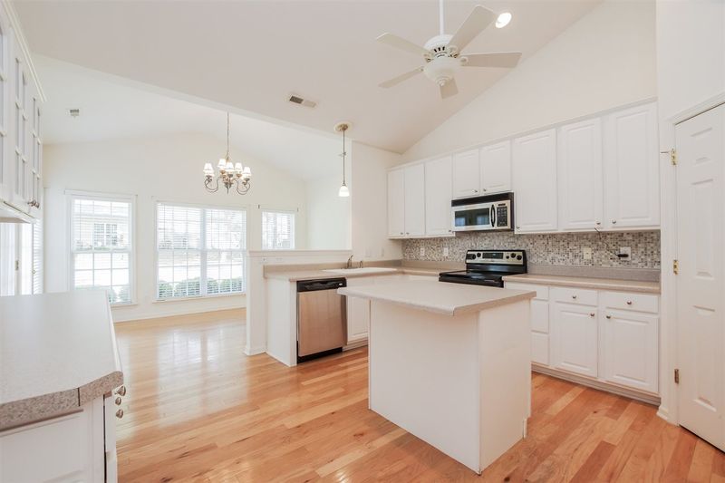 3329 Archdale Dr, Raleigh, NC 27614