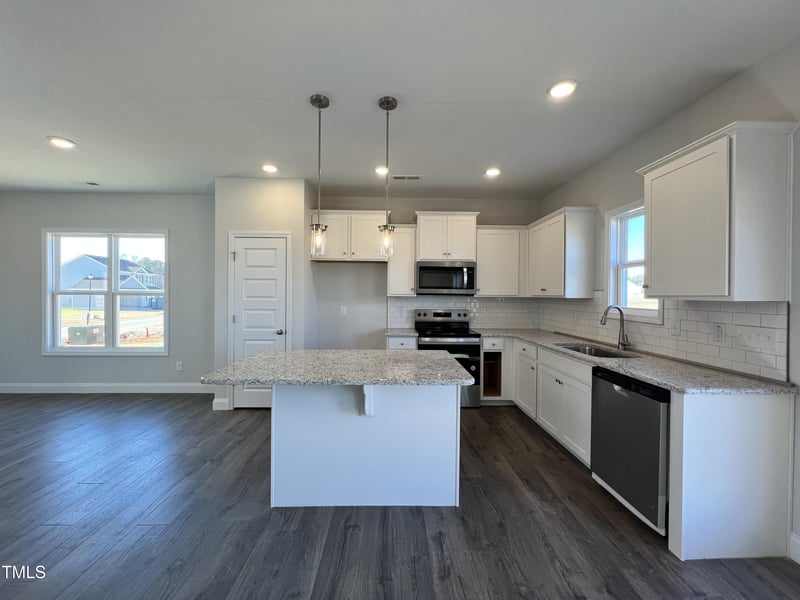 333 Springtooth Dr, Zebulon, NC 27597