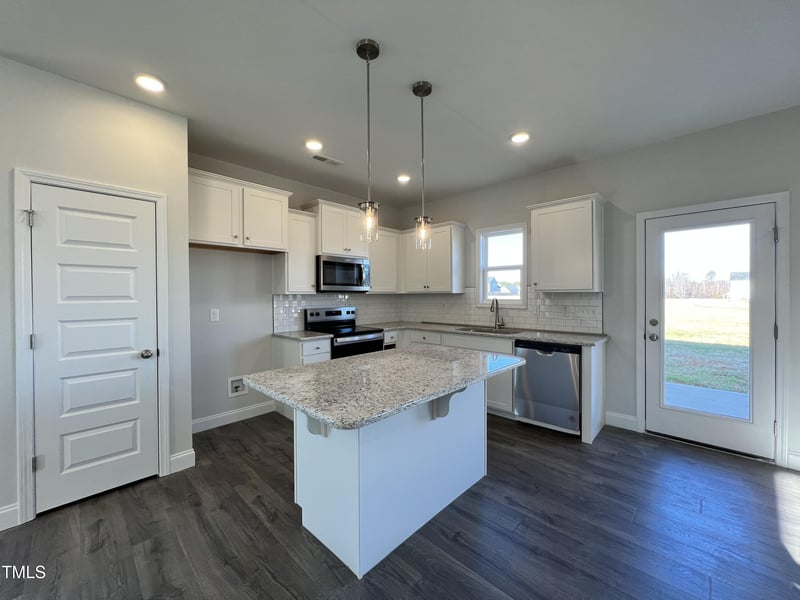 333 Springtooth Dr, Zebulon, NC 27597