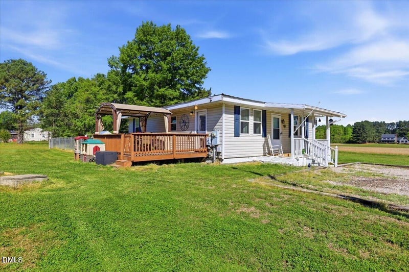 334 Perry Curtis Rd, Zebulon, NC 27597