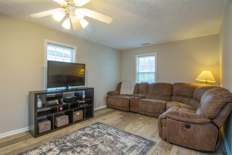 3348 Neptune Dr, Raleigh, NC 27604