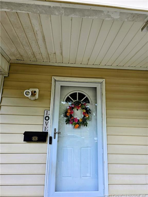 335 Bartow Dr, Fayetteville, NC 28301
