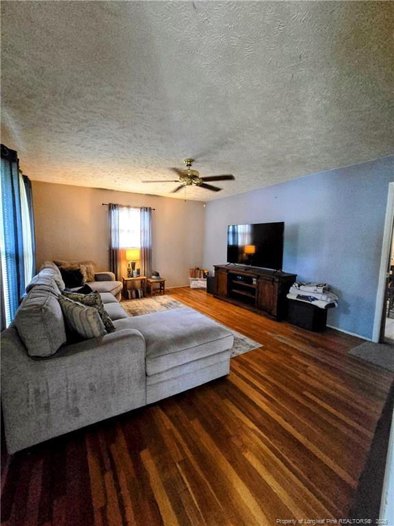 335 Bartow Dr, Fayetteville, NC 28301