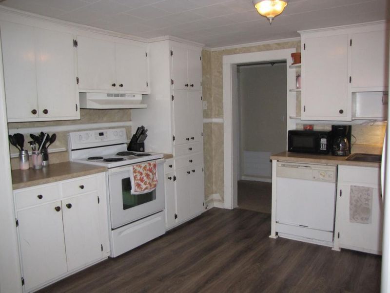 335 Carden St, Burlington, NC 27215