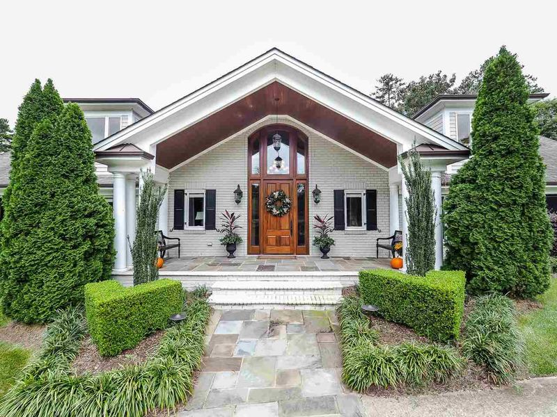 3368 Alamance Dr, Raleigh, NC 27609