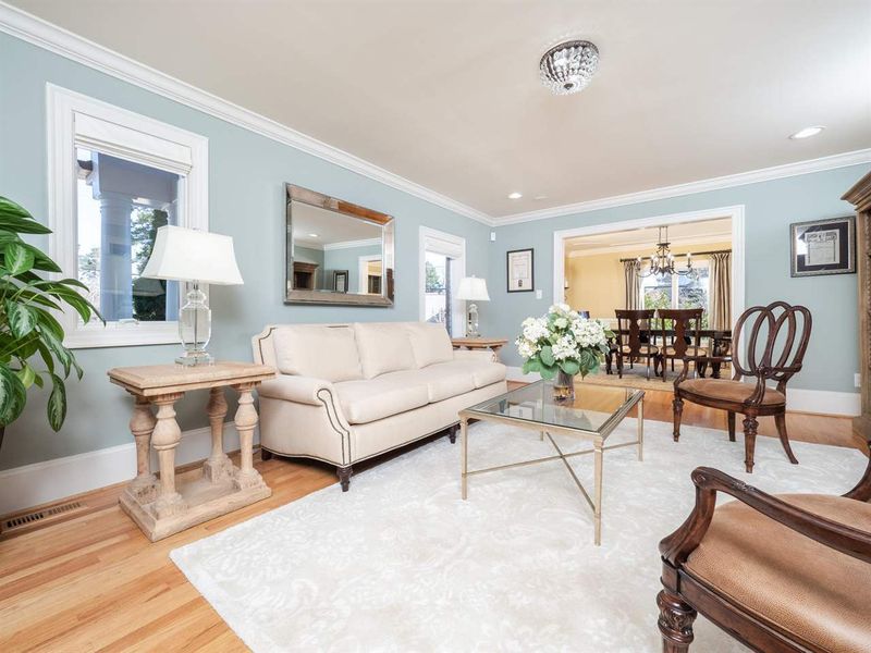 3368 Alamance Dr, Raleigh, NC 27609