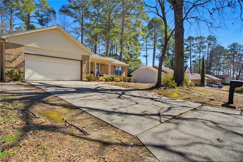 338 Conifer Dr, Fayetteville, NC 28314