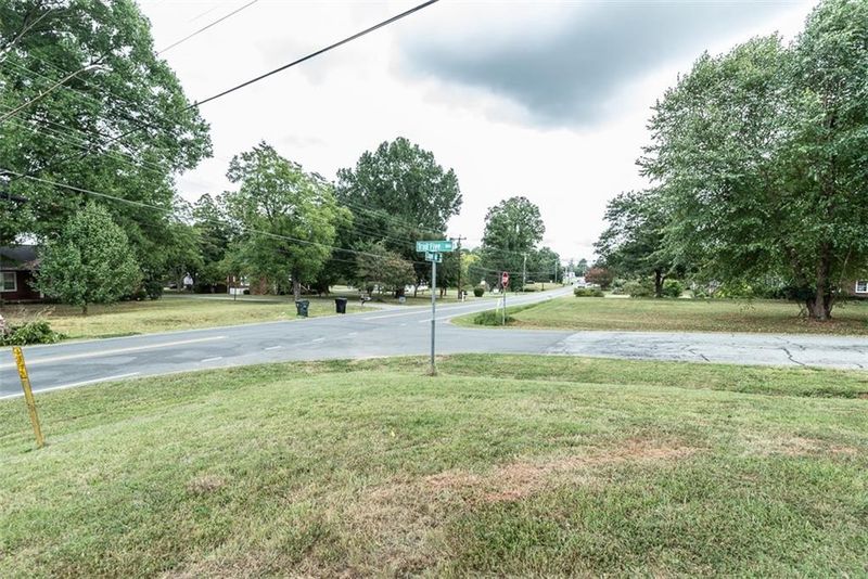 339 Chapel Hill Rd, Burlington, NC 27215