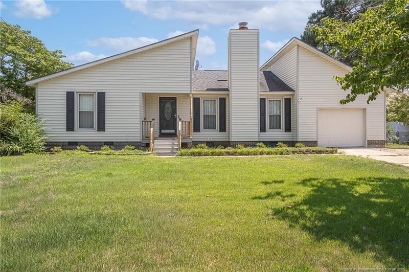 3391 Hawthorne St, Hope Mills, NC 28348