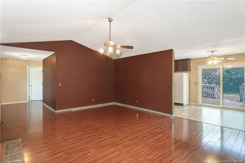 3391 Hawthorne St, Hope Mills, NC 28348