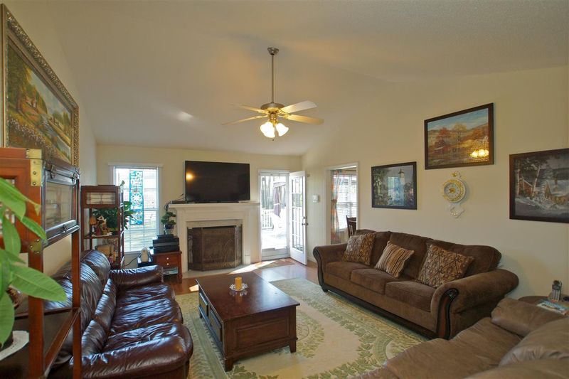 34 N Ledford Dr, Clayton, NC 27520