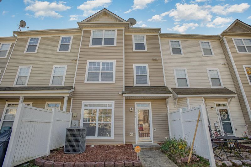 340 Gilman Ln #102, Raleigh, NC 27610