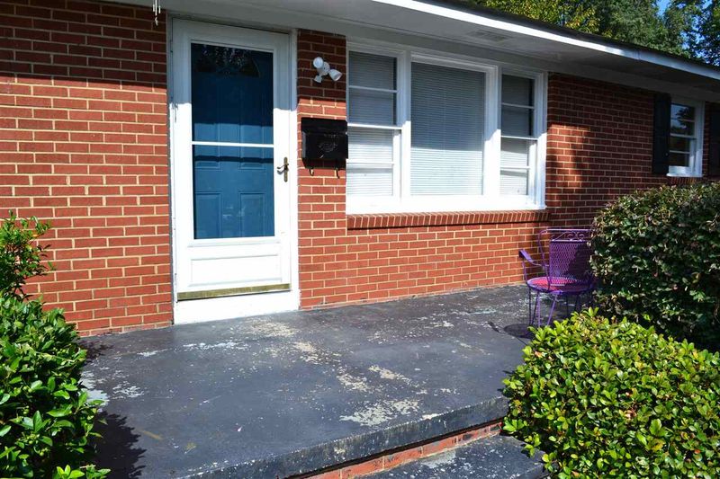 340 Hale St, Burlington, NC 27217