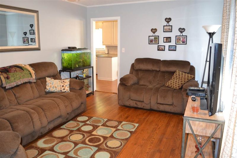 340 Hale St, Burlington, NC 27217