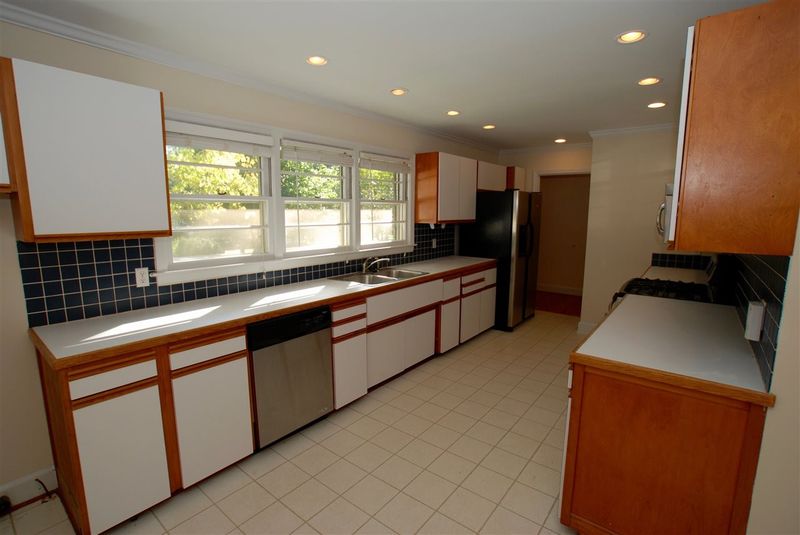 3404 Cherry Ln, Raleigh, NC 27607