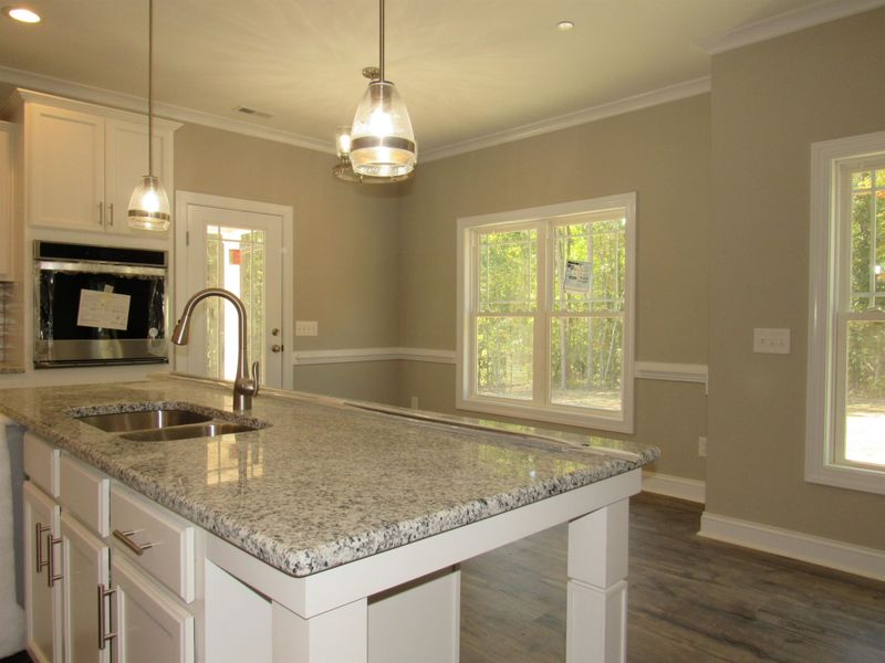 341 Oakhaven Dr, Holly Springs, NC 27540