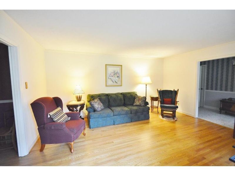 3411 Longview Dr, Burlington, NC 27215