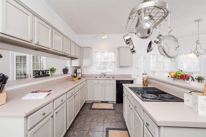 3413 Duveneck Dr, Raleigh, NC 27616
