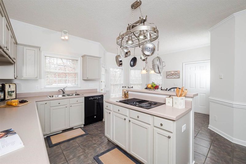 3413 Duveneck Dr, Raleigh, NC 27616