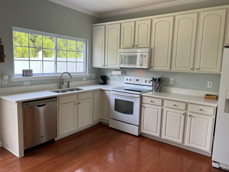 3418 Van Hessen Dr, Raleigh, NC 27614