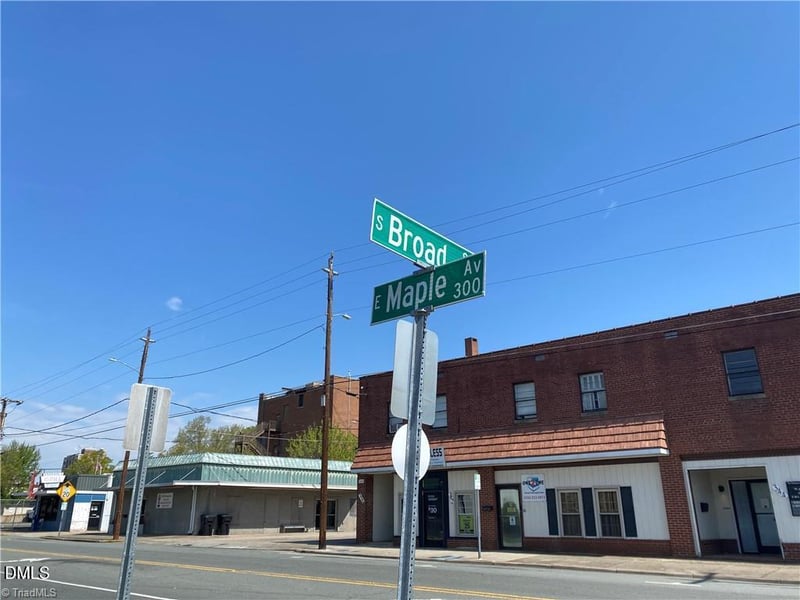 342 Maple Ave, Burlington, NC 27215