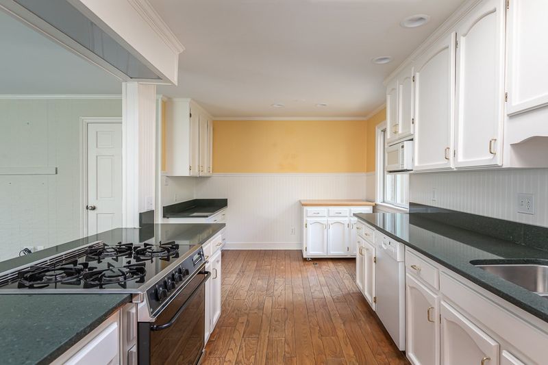 3424 Huckabay Cir, Raleigh, NC 27612