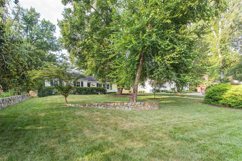 3425 Leonard St, Raleigh, NC 27607