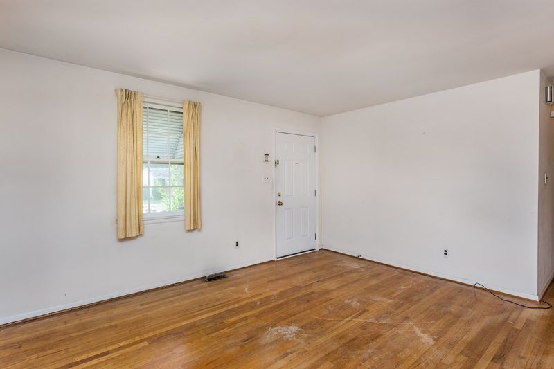 3432 Apache Dr, Raleigh, NC 27609