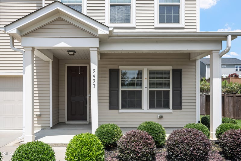 3433 Longleaf Estates Dr, Raleigh, NC 27616