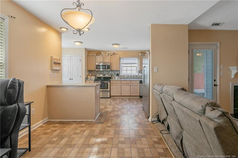 3434 Winesap Rd, Hope Mills, NC 28348