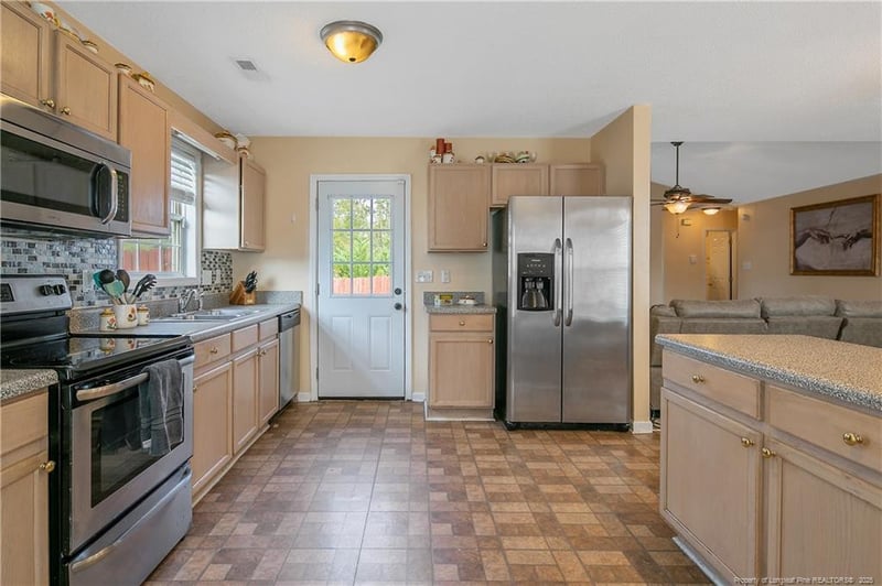 3434 Winesap Rd, Hope Mills, NC 28348