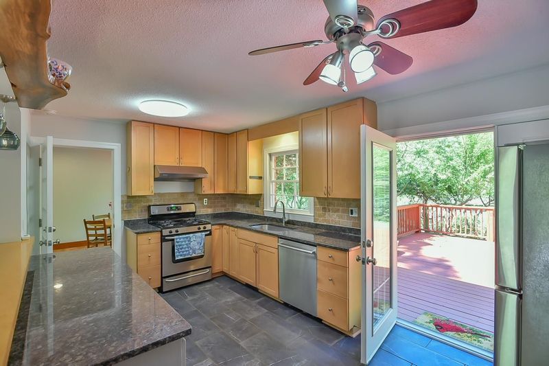 344 Carlton Dr, Chapel Hill, NC 27516