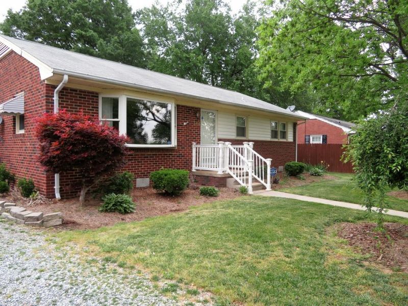344 Hale St, Burlington, NC 27217