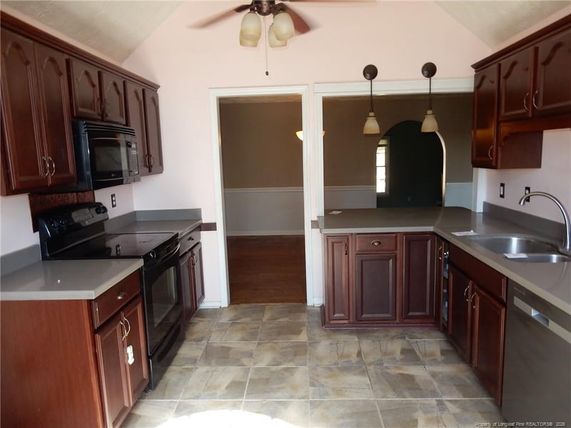 345 Barefoot Rd, Fayetteville, NC 28306