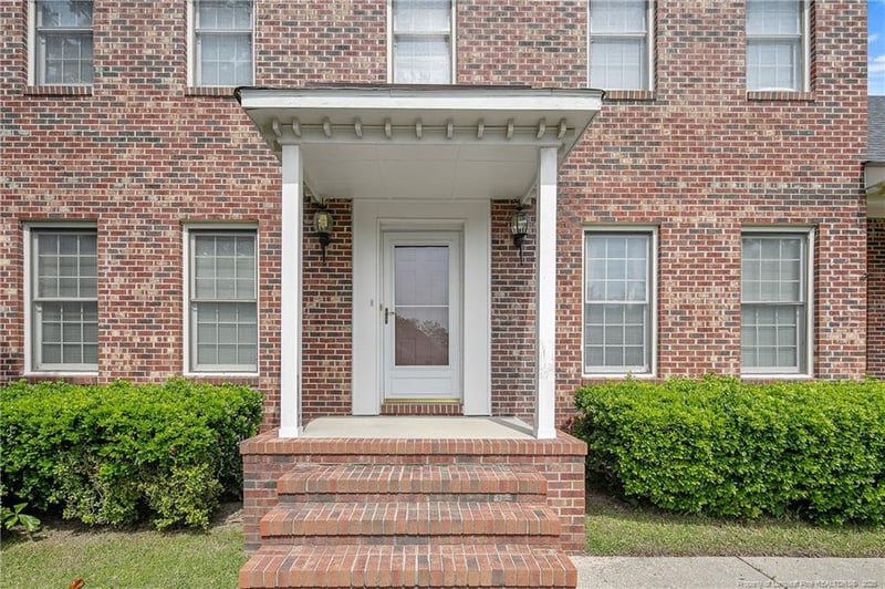 345 Courtyard Ln, Fayetteville, NC 28303