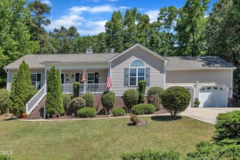 345 Kinsman Ct, Fuquay Varina, NC 27526