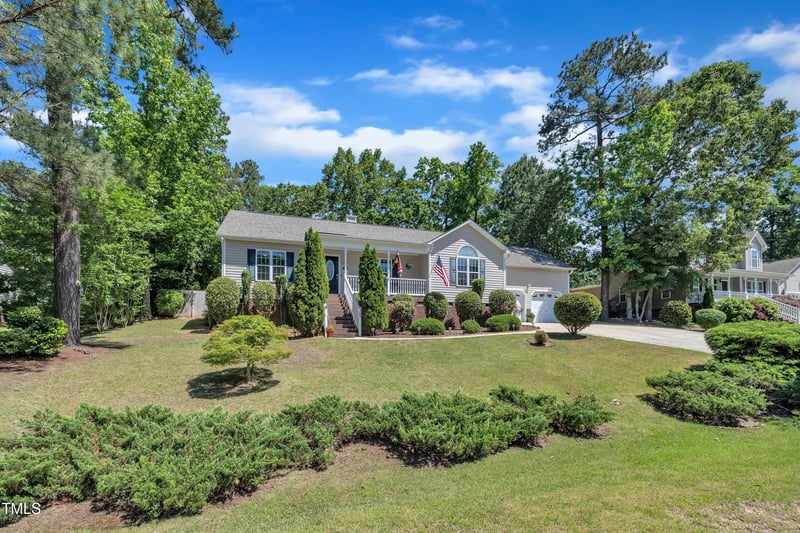 345 Kinsman Ct, Fuquay Varina, NC 27526