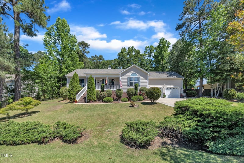 345 Kinsman Ct, Fuquay Varina, NC 27526