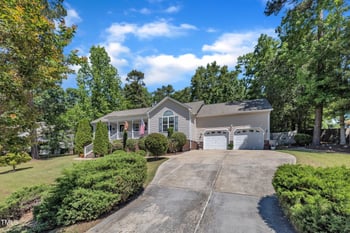 345 Kinsman Ct, Fuquay Varina, NC 27526